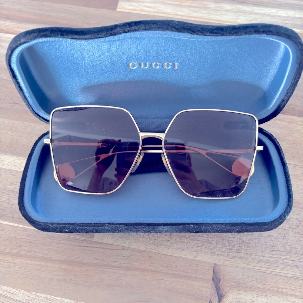 Like new GUCCI sunglasses M1VDP01640